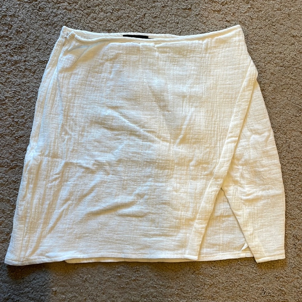 NEW Pretty Little Thing White Skirt with Slit